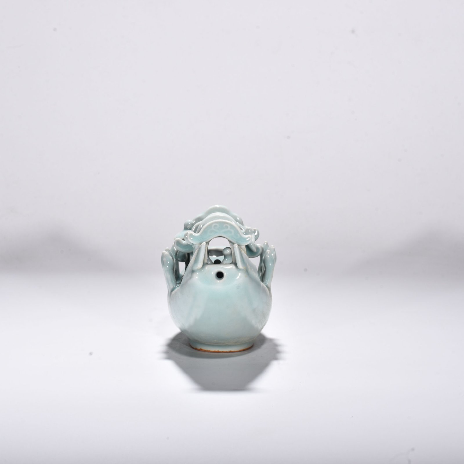 Song Dynasty Longquan kiln pink celadon glaze boat