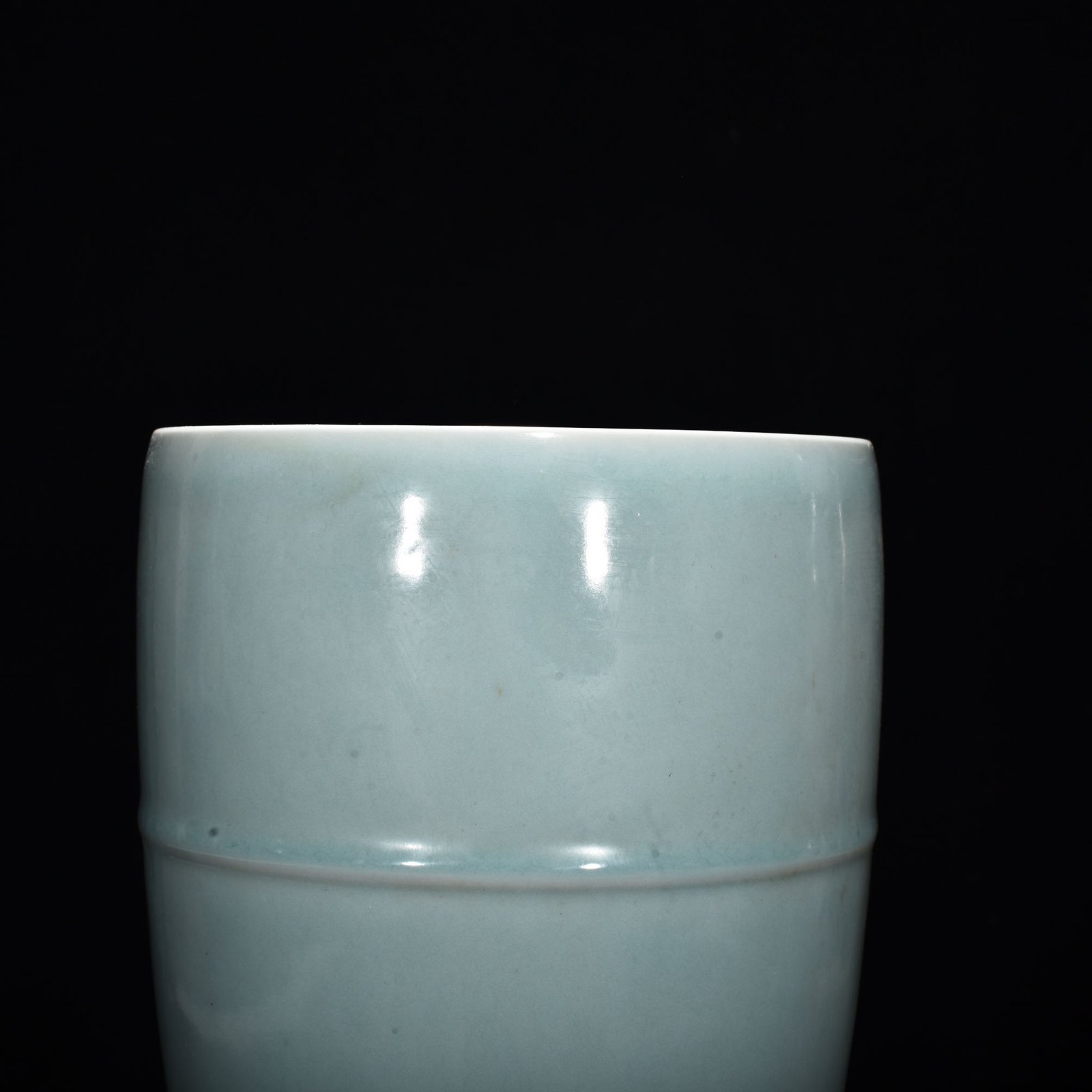 Song Dynasty Longquan kiln pink celadon glaze flower arrangement