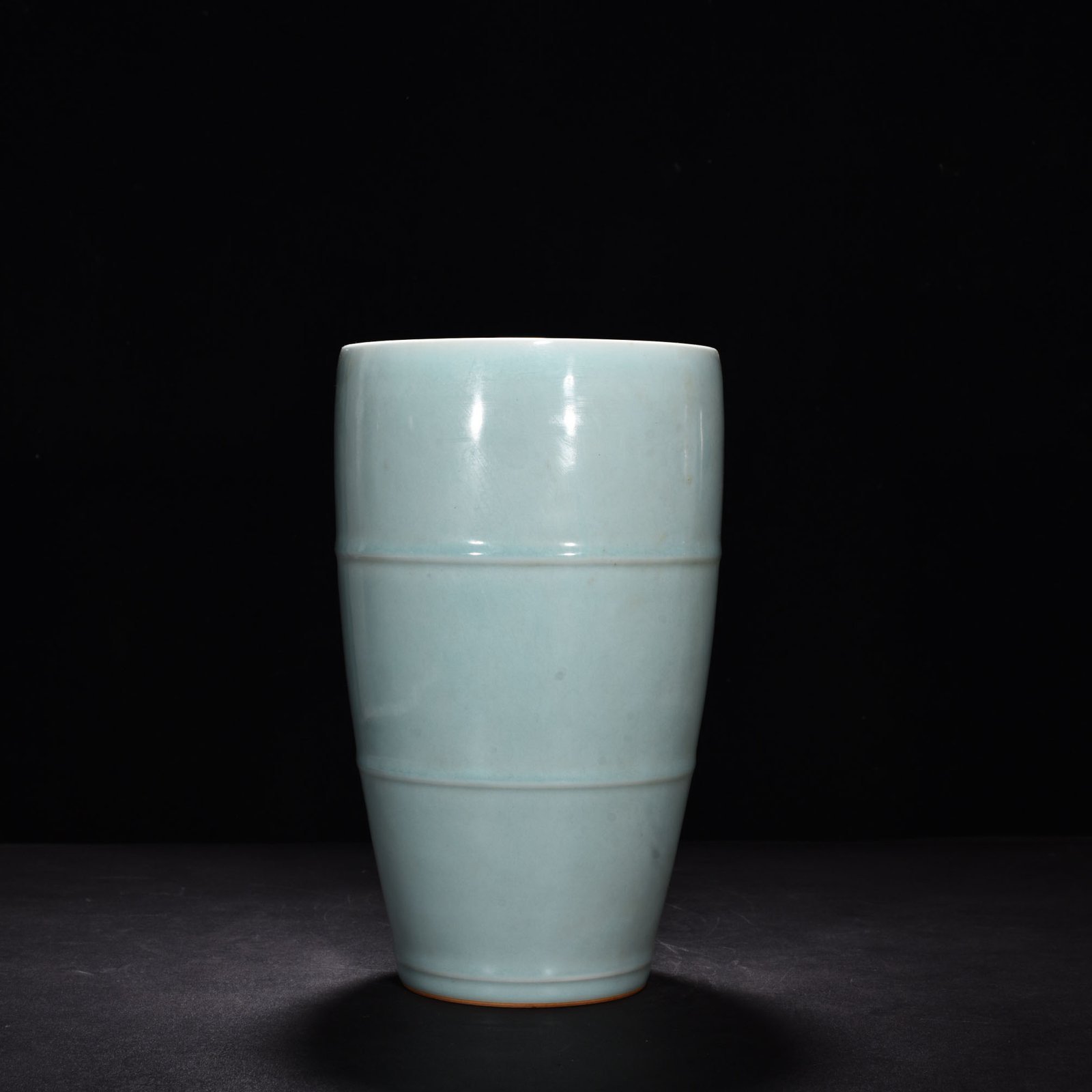 Song Dynasty Longquan kiln pink celadon glaze flower arrangement