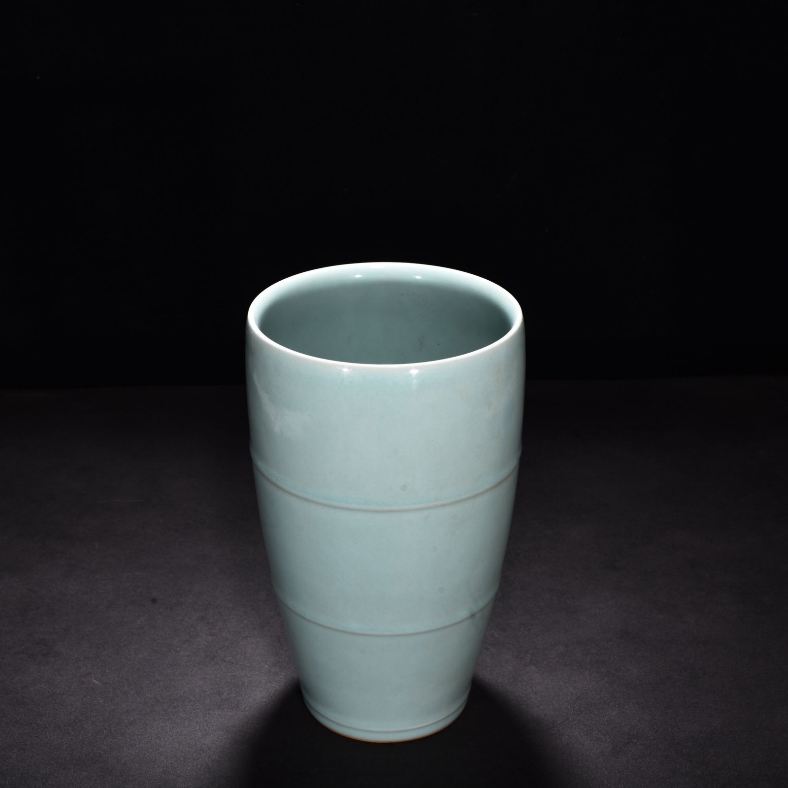 Song Dynasty Longquan kiln pink celadon glaze flower arrangement