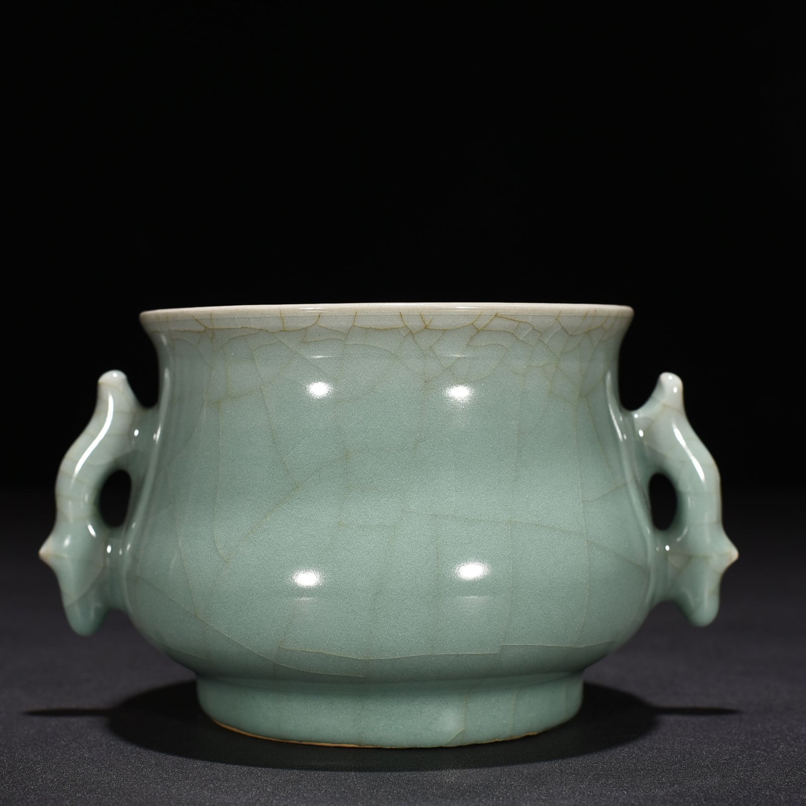 Song Dynasty Longquan kiln pink green glaze earthworm stove
