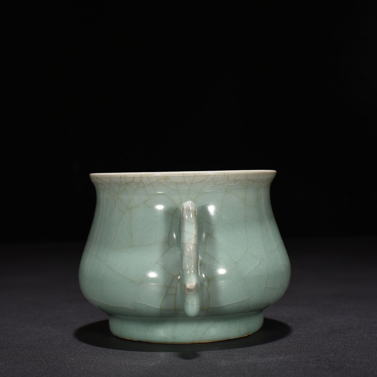 Song Dynasty Longquan kiln pink green glaze earthworm stove