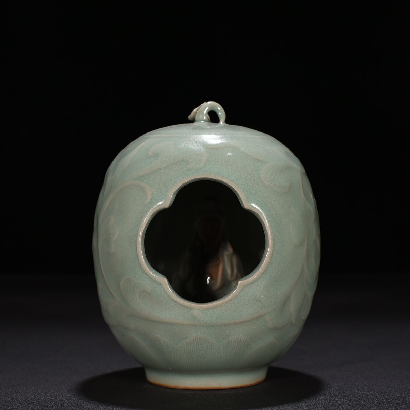 Song Dynasty Longquan kiln pink celadon glaze Guanyin