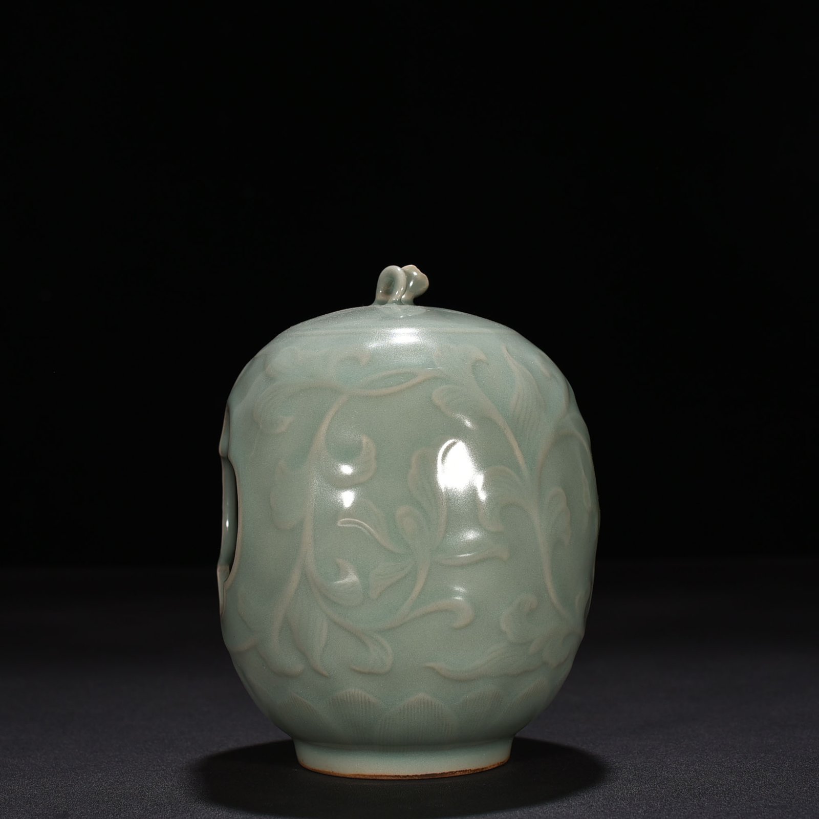 Song Dynasty Longquan kiln pink celadon glaze Guanyin