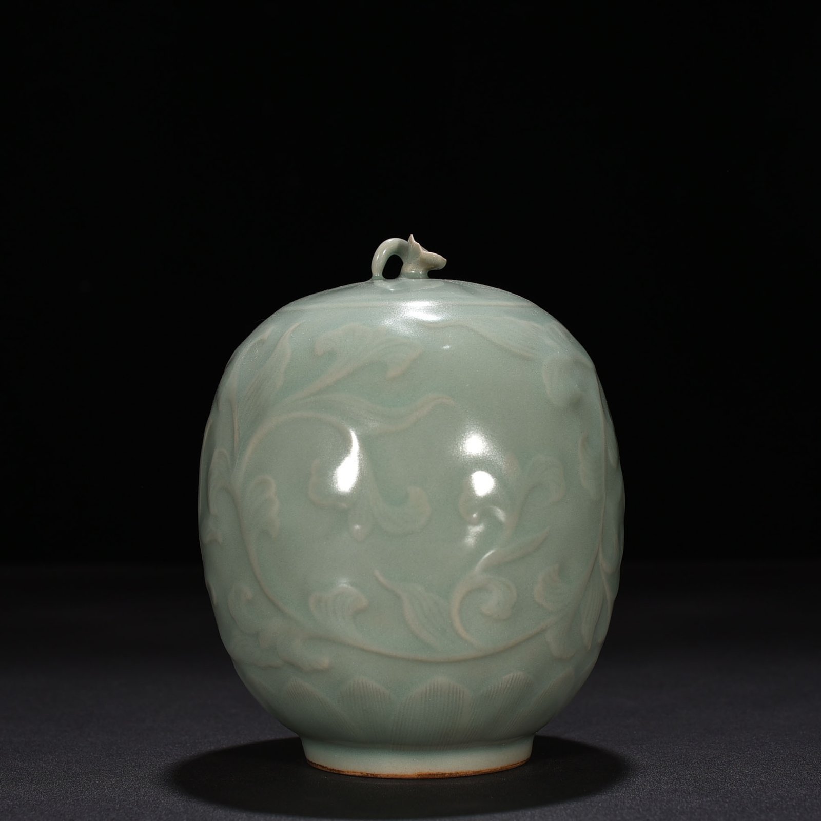 Song Dynasty Longquan kiln pink celadon glaze Guanyin