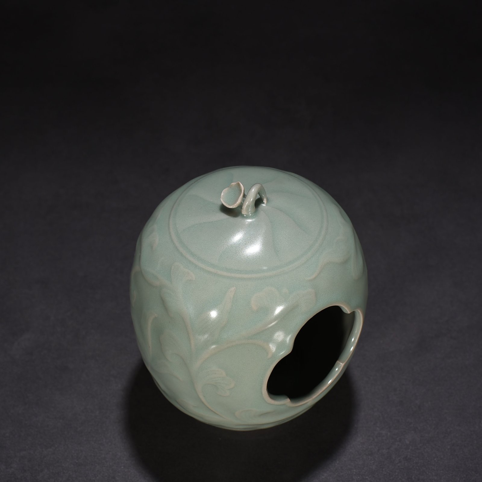 Song Dynasty Longquan kiln pink celadon glaze Guanyin