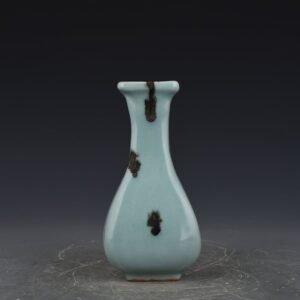Song Dynasty Longquan pink-green glaze spotted square vase