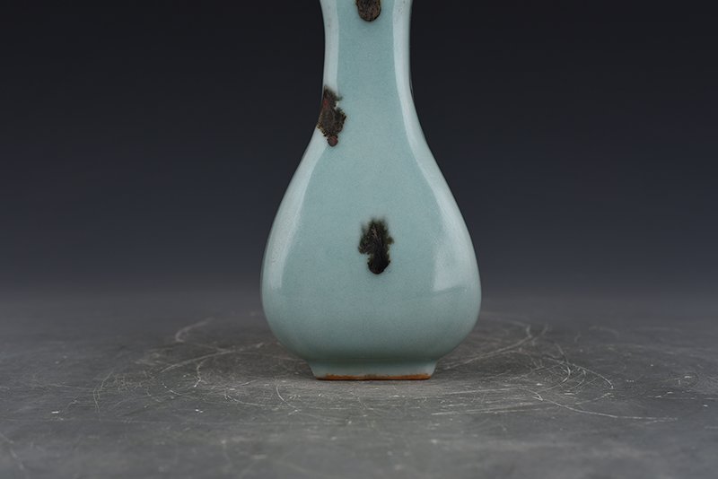 Song Dynasty Longquan pink-green glaze spotted square vase