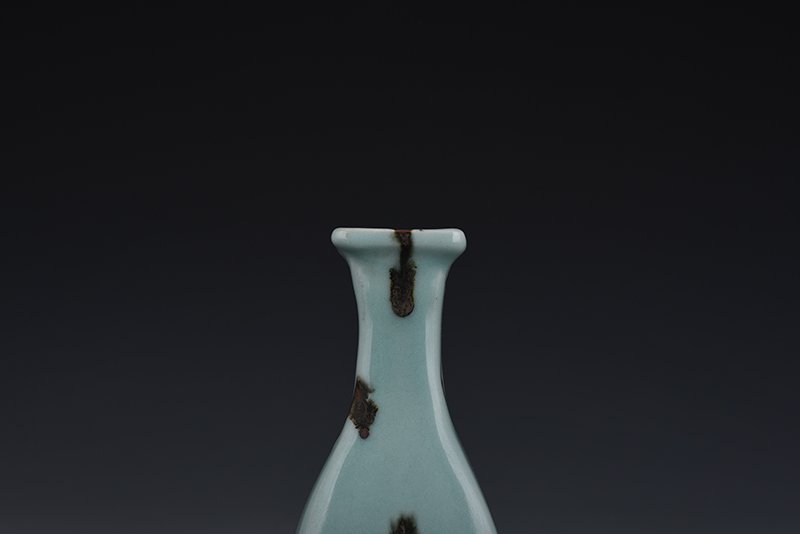 Song Dynasty Longquan pink-green glaze spotted square vase