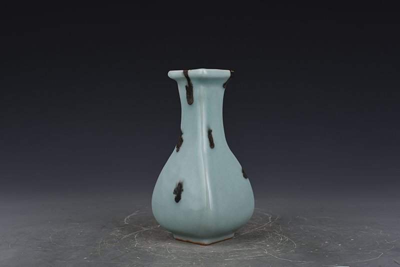 Song Dynasty Longquan pink-green glaze spotted square vase