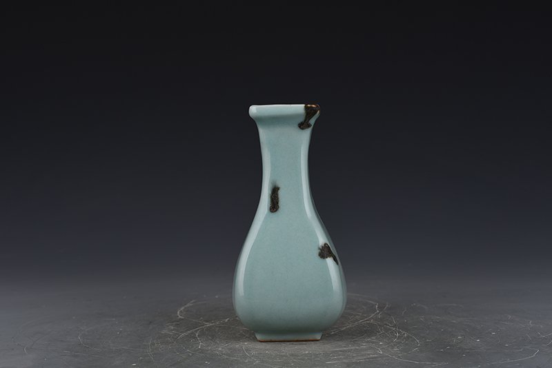 Song Dynasty Longquan pink-green glaze spotted square vase