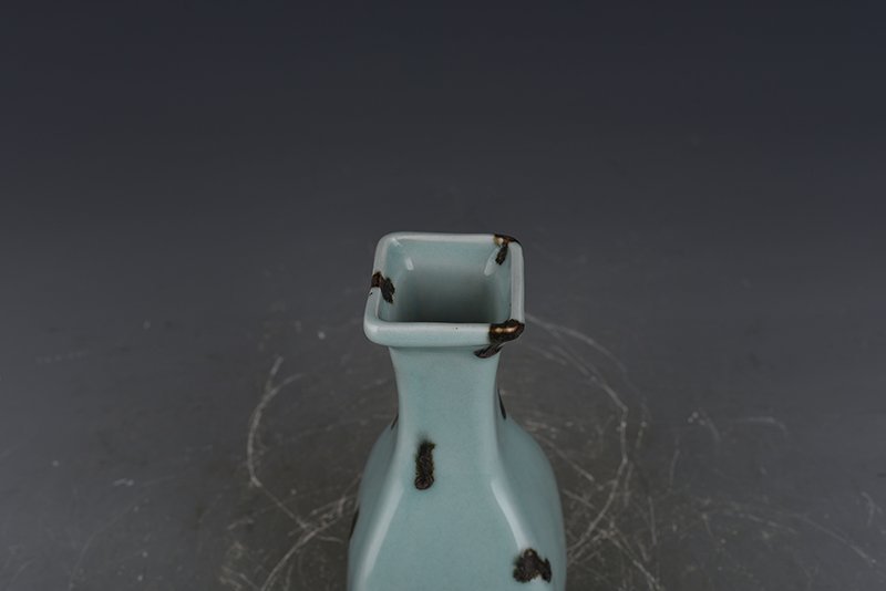 Song Dynasty Longquan pink-green glaze spotted square vase