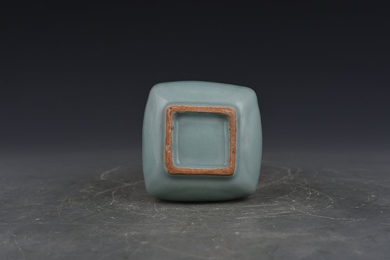 Song Dynasty Longquan pink-green glaze spotted square vase