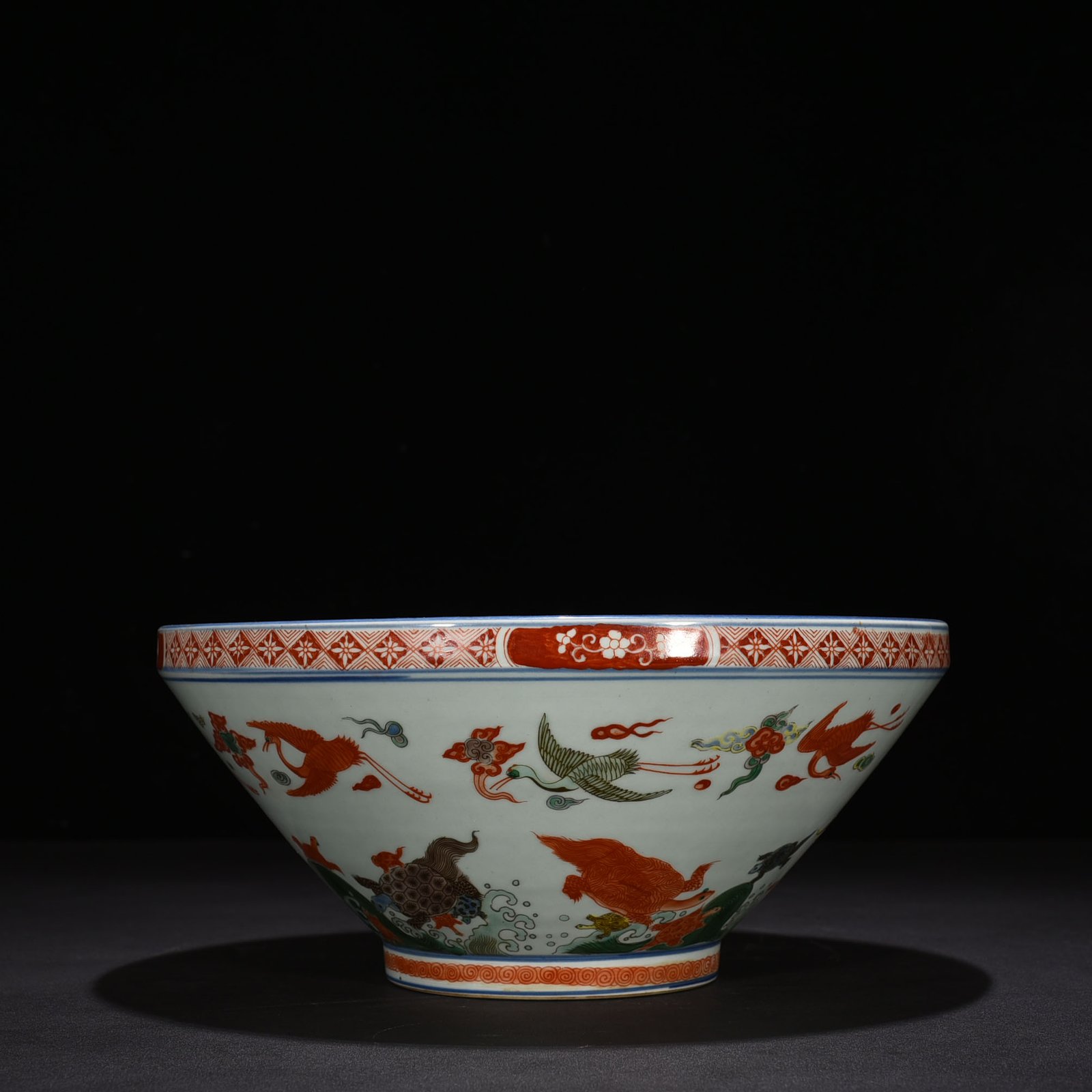 Ming Dynasty Wanli multicolored sea bowl with eight strange patterns