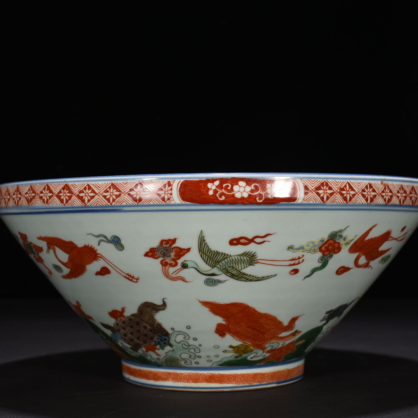 Ming Dynasty Wanli multicolored sea bowl with eight strange patterns