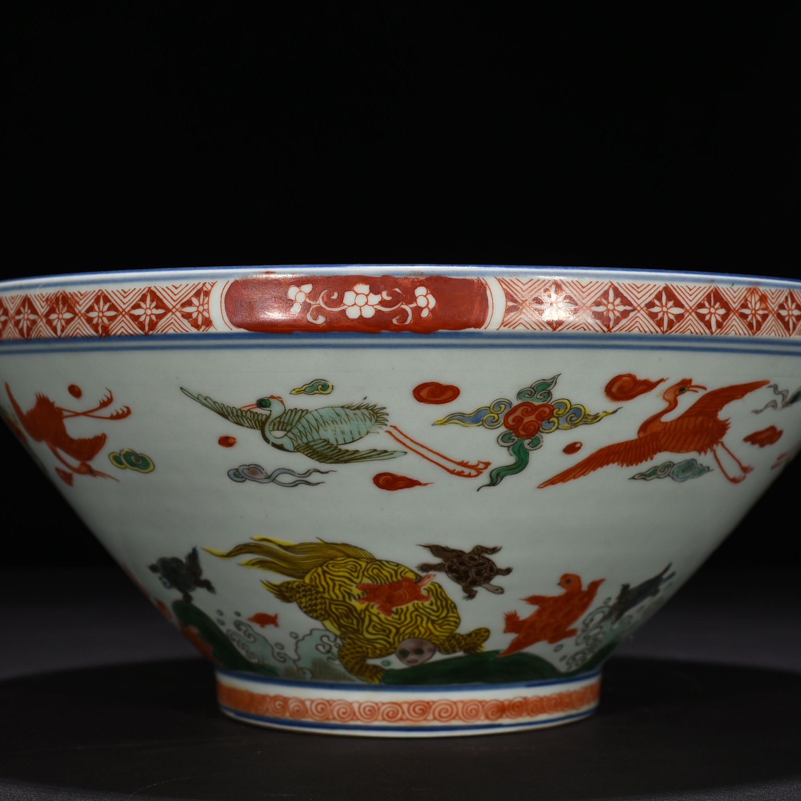 Ming Dynasty Wanli multicolored sea bowl with eight strange patterns