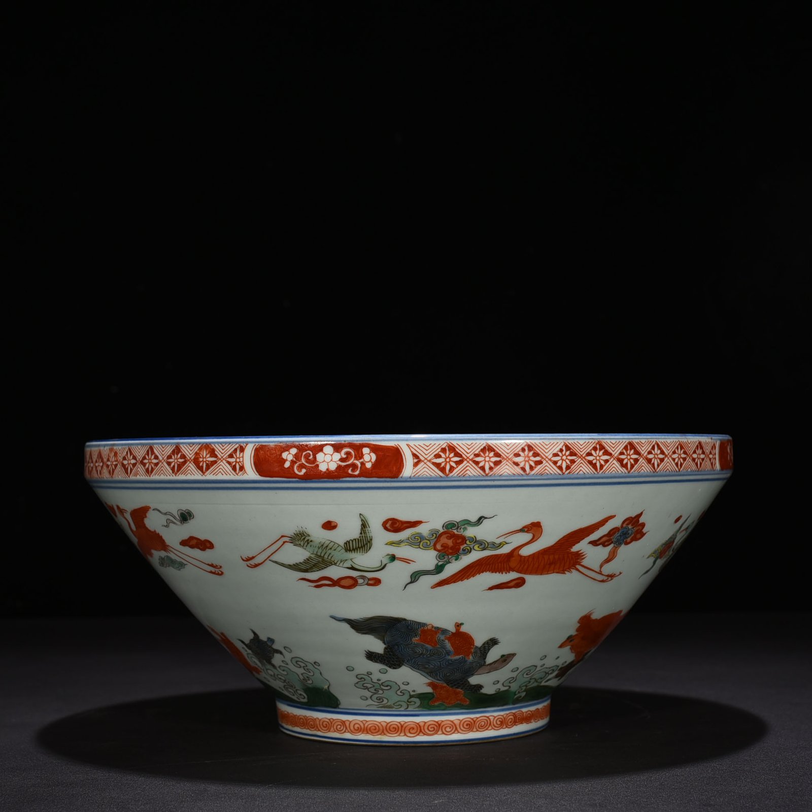 Ming Dynasty Wanli multicolored sea bowl with eight strange patterns