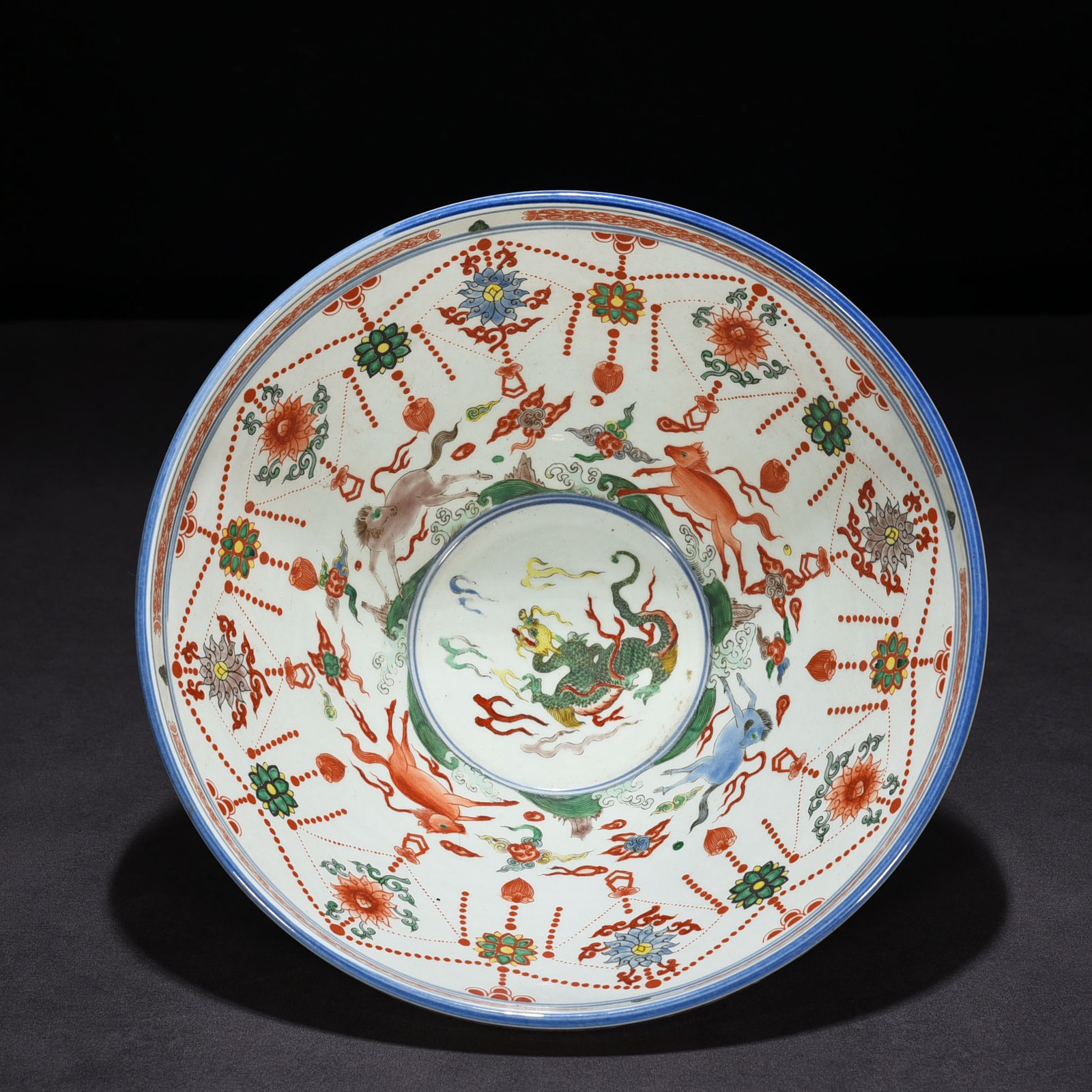 Ming Dynasty Wanli multicolored sea bowl with eight strange patterns