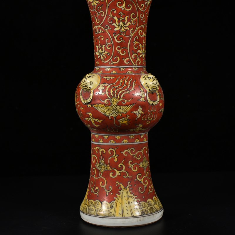 Ming Dynasty Wanli red ground phoenix pattern flower vase