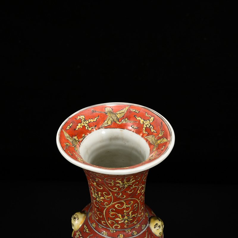 Ming Dynasty Wanli red ground phoenix pattern flower vase