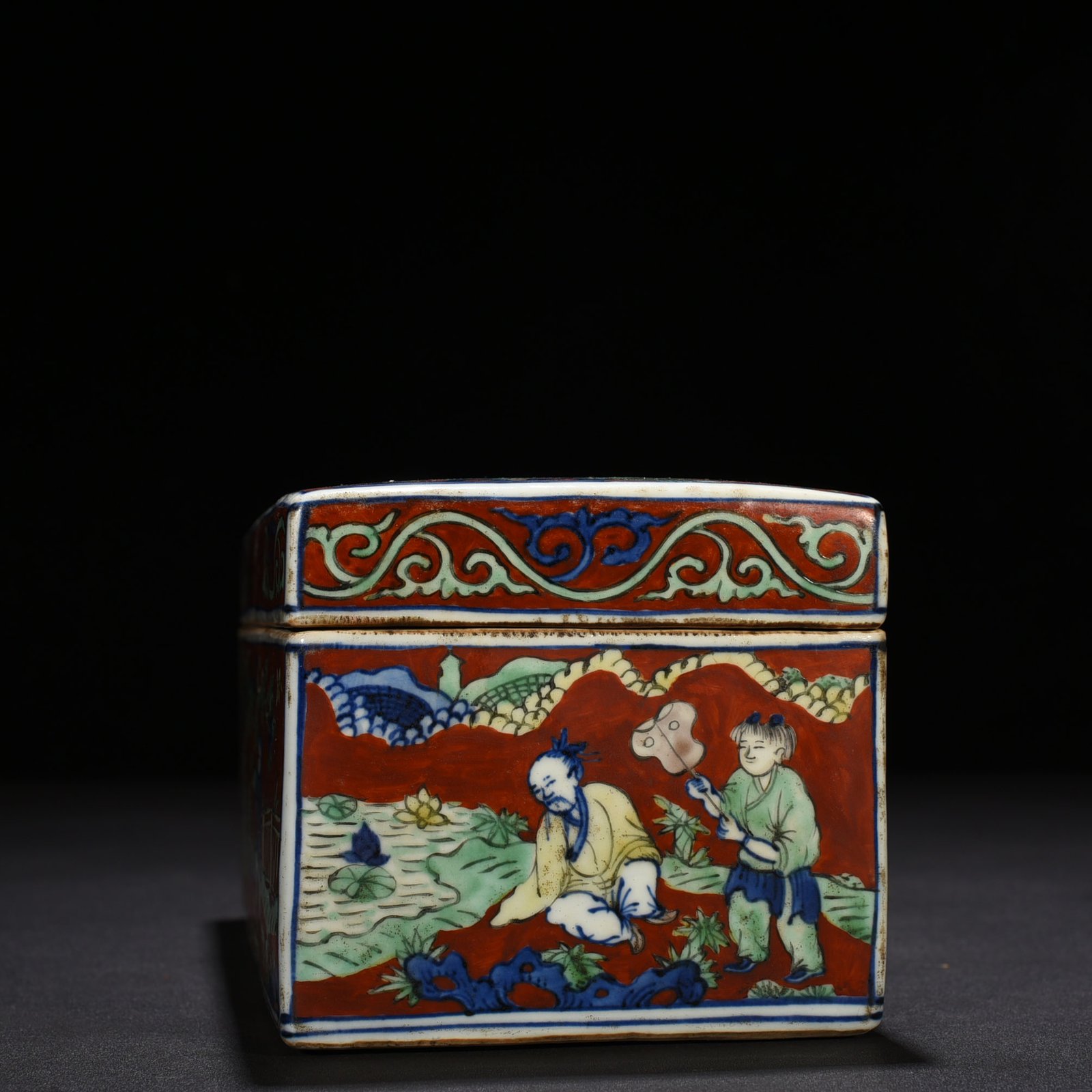 Ming Dynasty Wanli red ground blue and white multicolored lid box