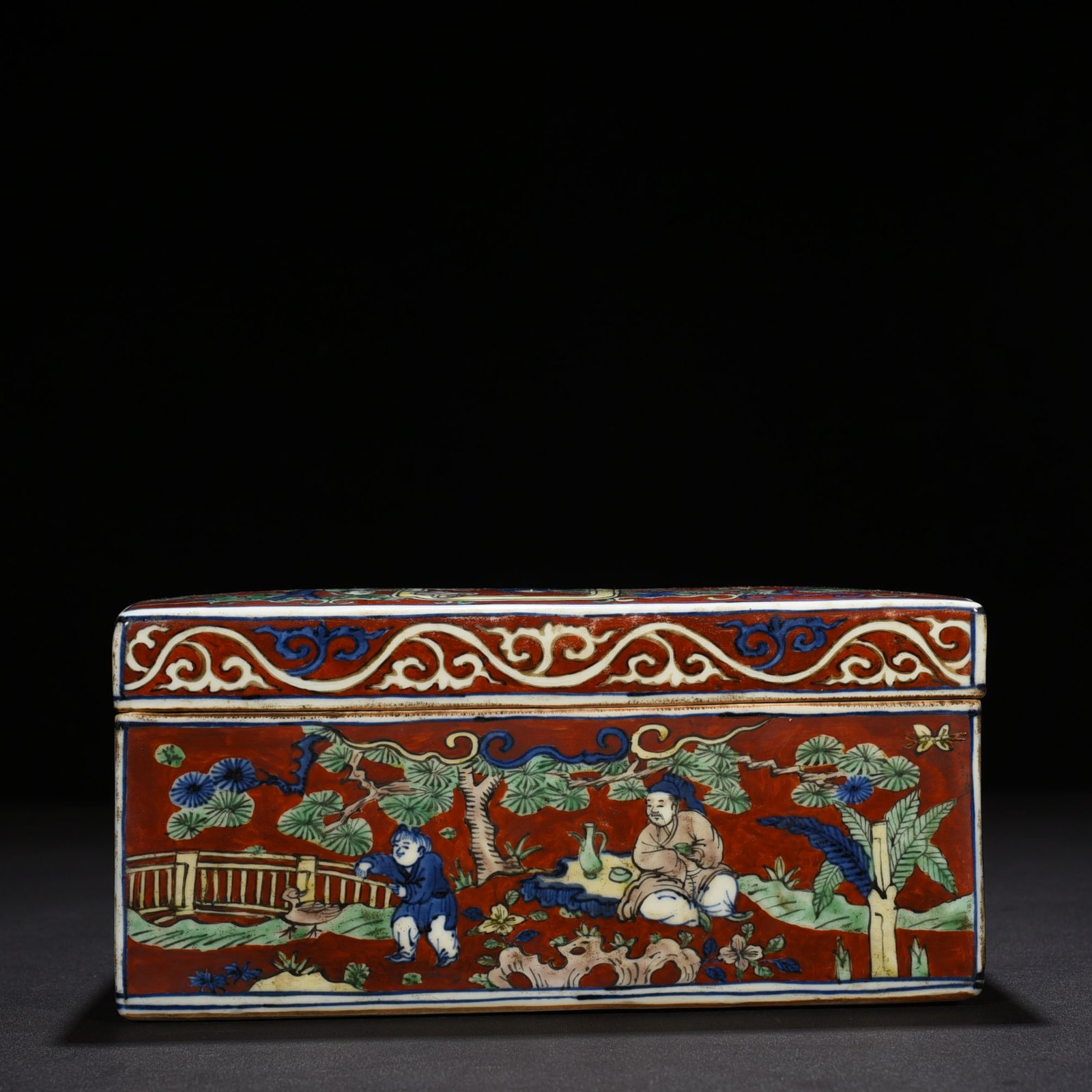 Ming Dynasty Wanli red ground blue and white multicolored lid box