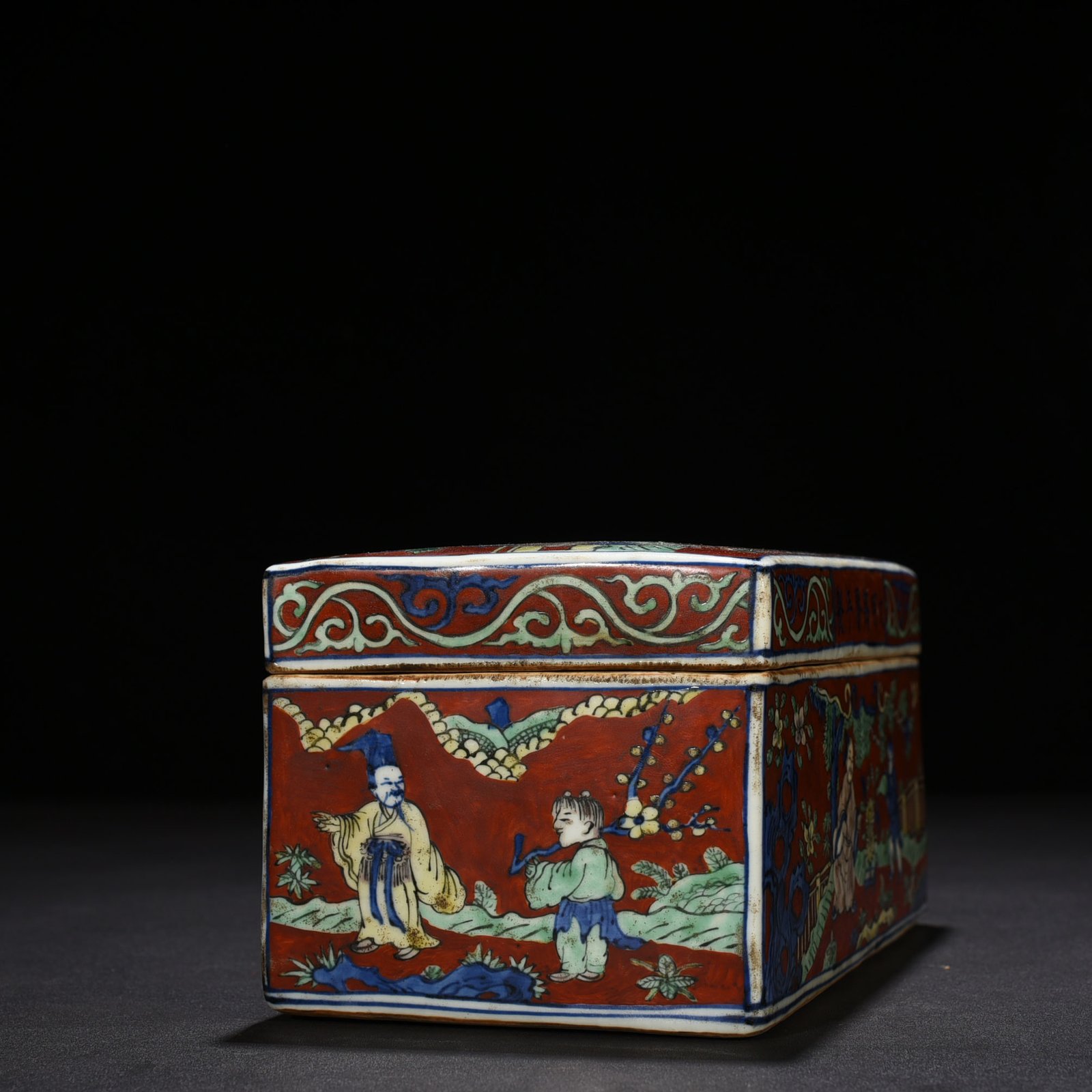 Ming Dynasty Wanli red ground blue and white multicolored lid box