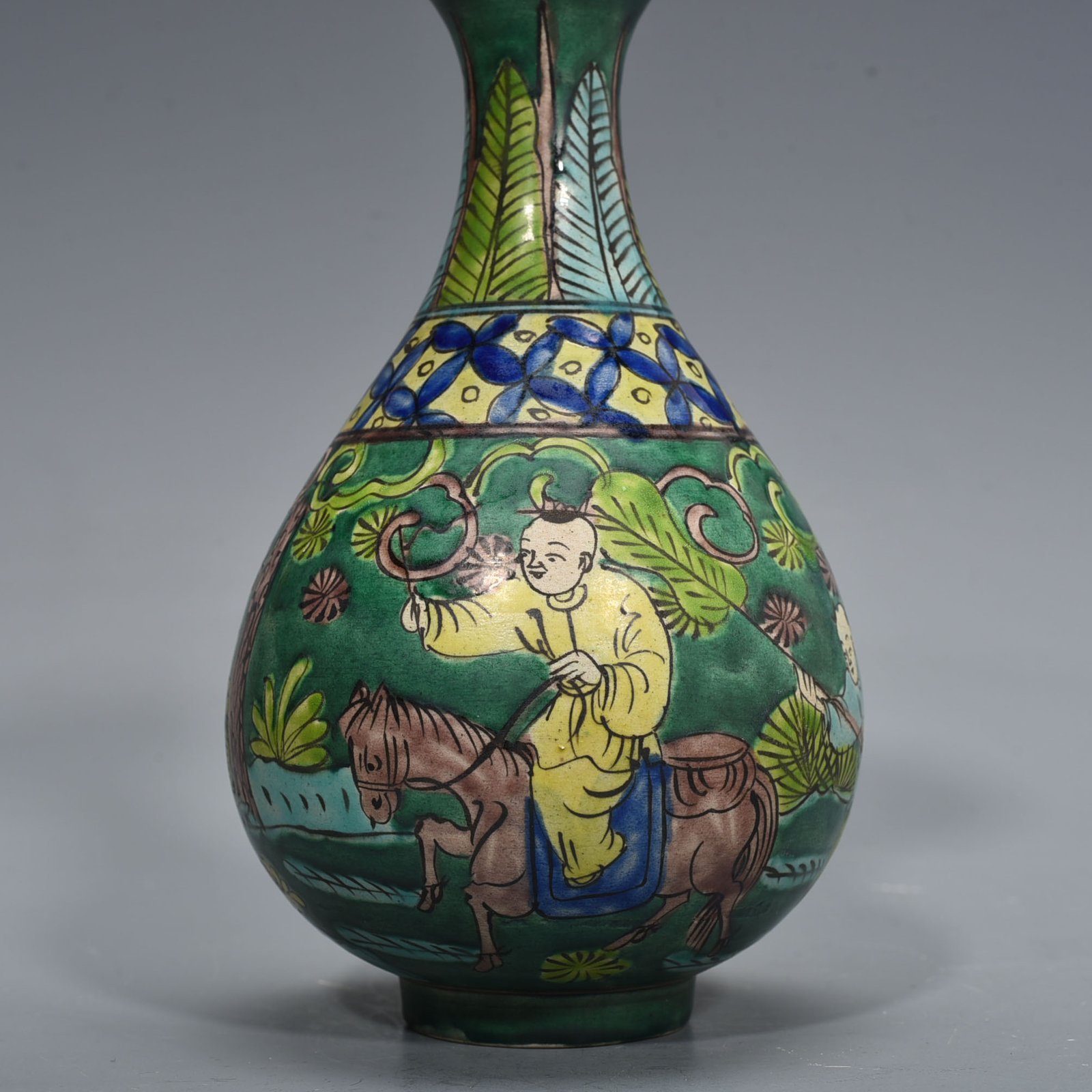 Ming Dynasty Wanli longevity and wealth model green land plain three-color figure pattern jade pot