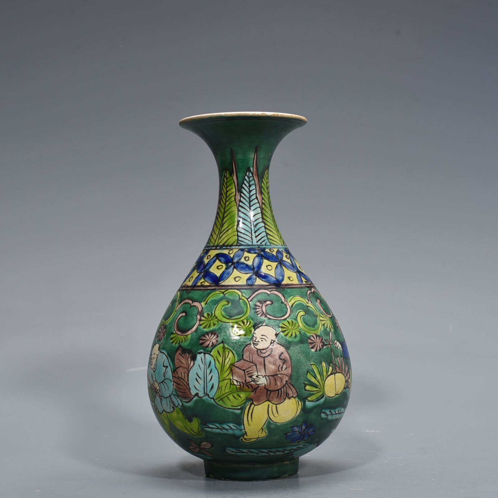 Ming Dynasty Wanli longevity and wealth model green land plain three-color figure pattern jade pot