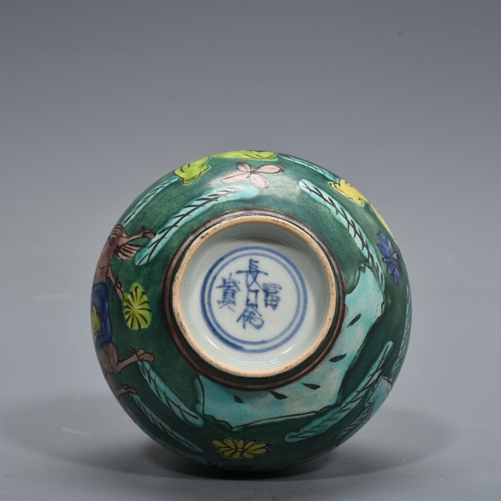 Ming Dynasty Wanli longevity and wealth model green land plain three-color figure pattern jade pot