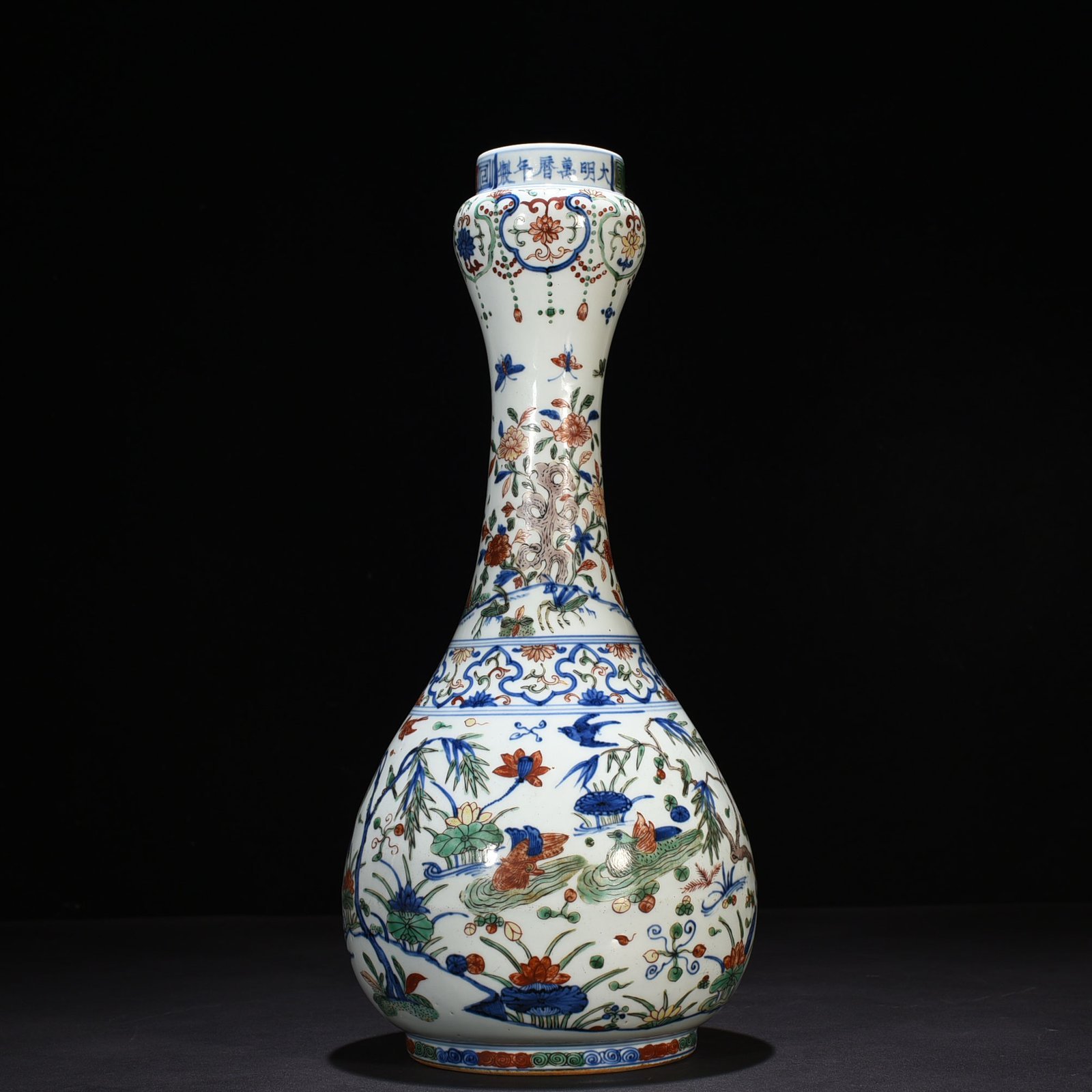 Ming Dynasty Wanli blue and white colorful garlic vase with flowers and birds pattern