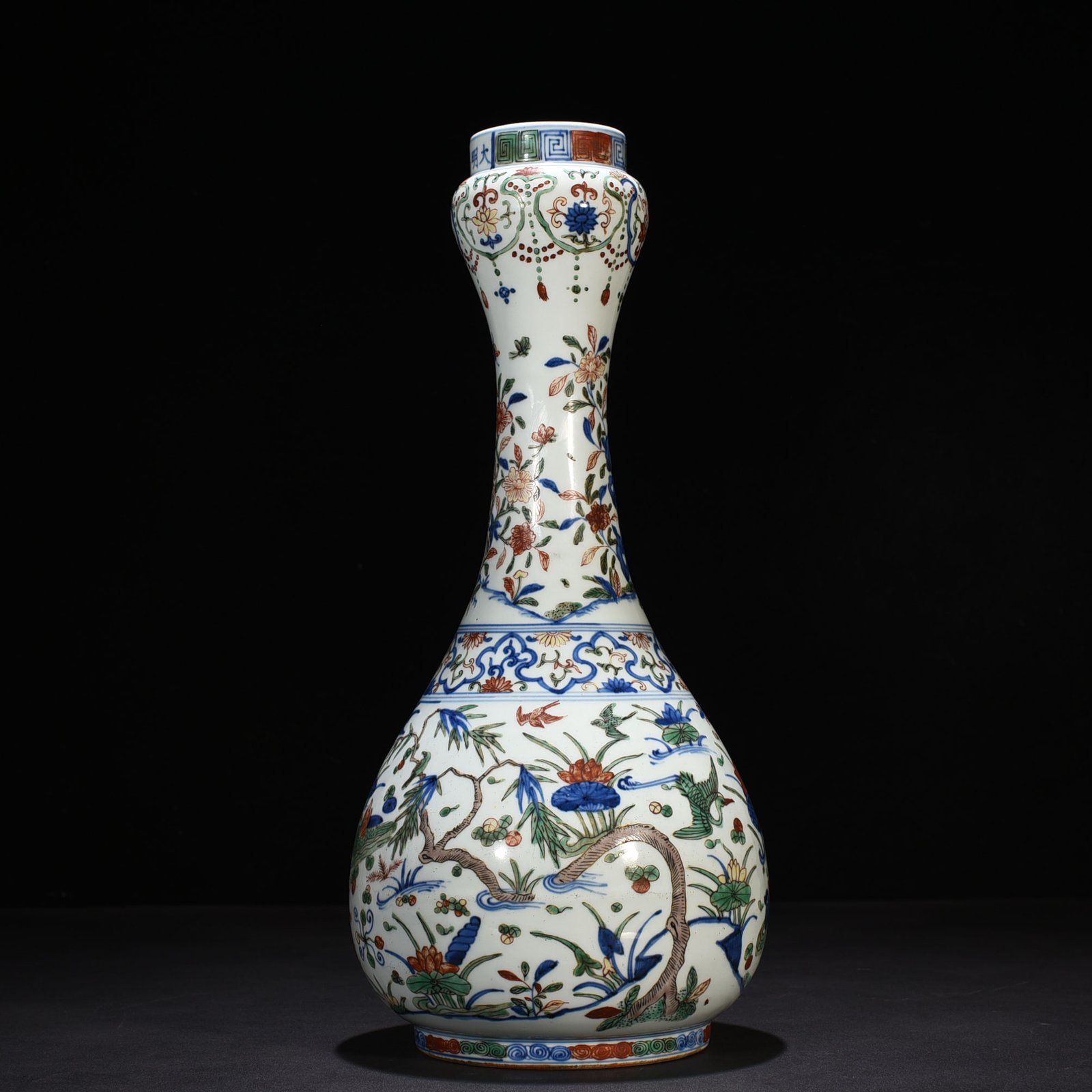 Ming Dynasty Wanli blue and white colorful garlic vase with flowers and birds pattern