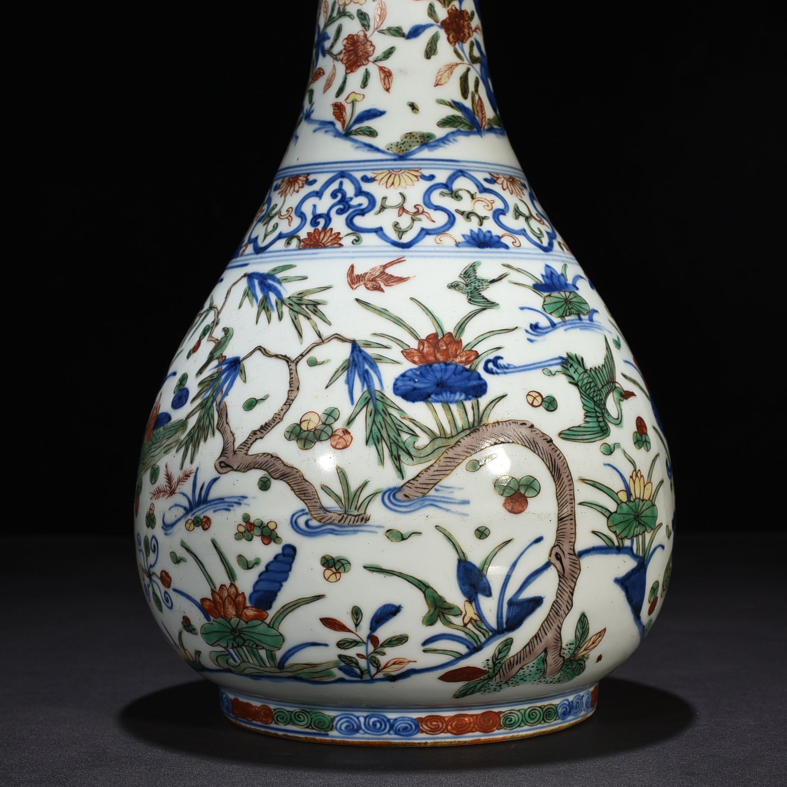 Ming Dynasty Wanli blue and white colorful garlic vase with flowers and birds pattern