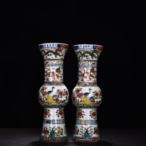 Ming Dynasty Wanli blue and white multicolored dragon pattern vase