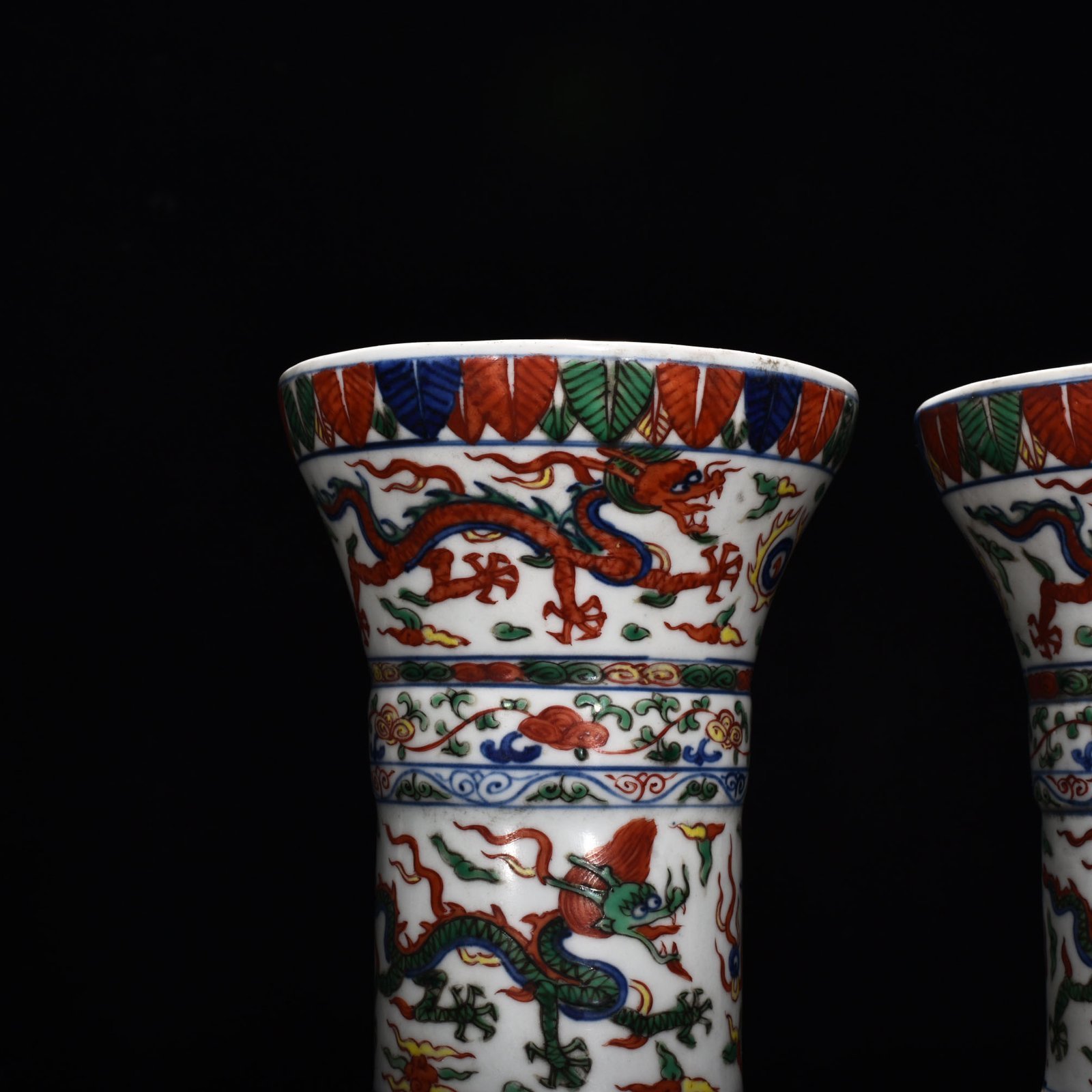 Ming Dynasty Wanli blue and white multicolored dragon pattern vase