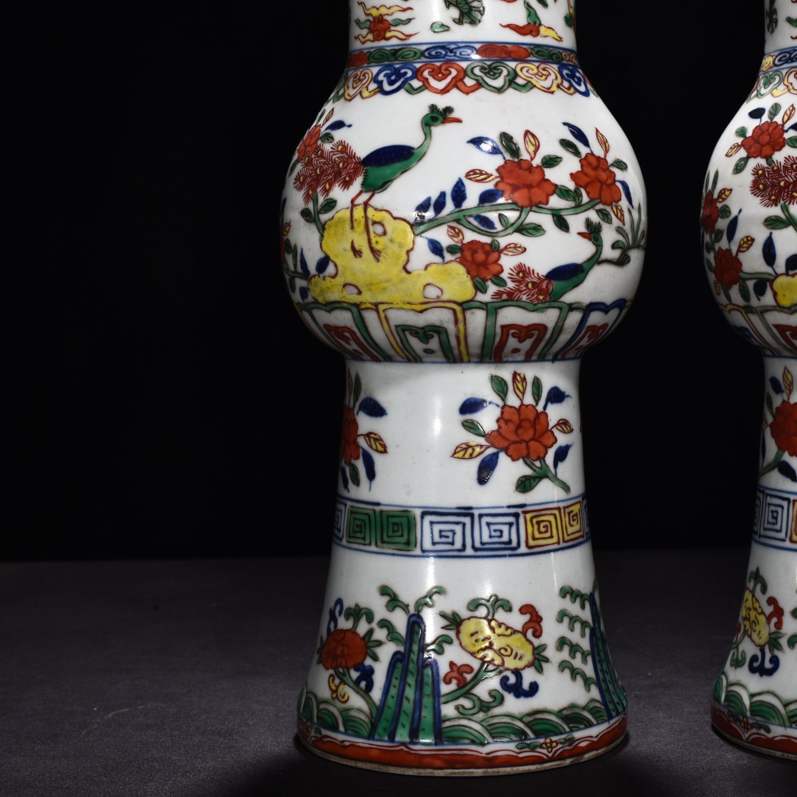 Ming Dynasty Wanli blue and white multicolored dragon pattern vase