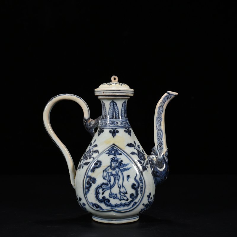 Ming Dynasty Wanli blue and white figure pattern holding pot