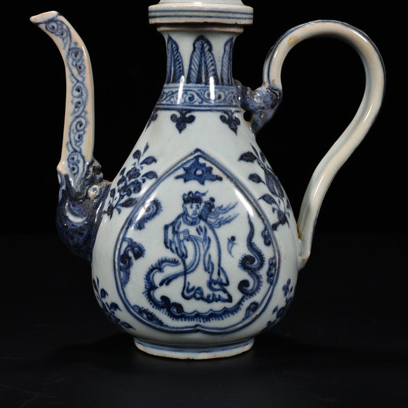 Ming Dynasty Wanli blue and white figure pattern holding pot