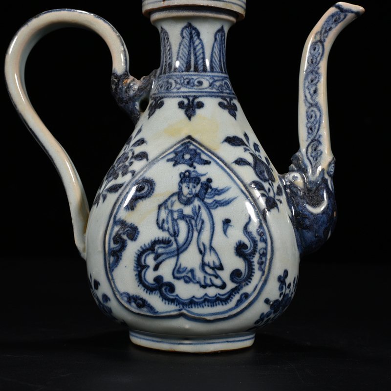 Ming Dynasty Wanli blue and white figure pattern holding pot