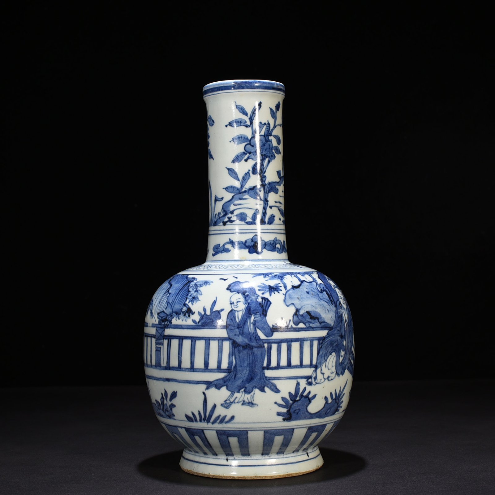 Ming Dynasty Wanli blue and white figure pattern straight neck bottle