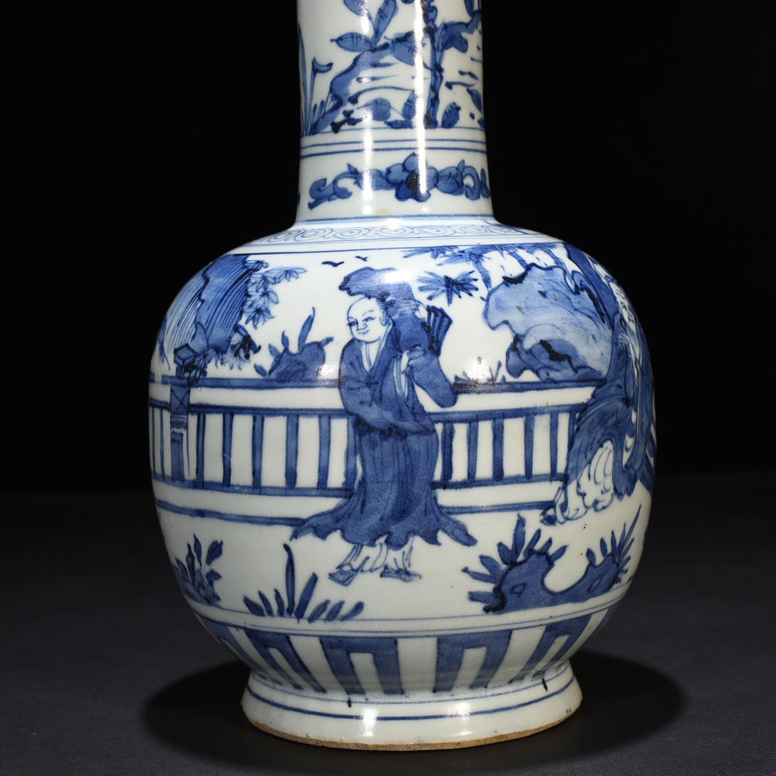 Ming Dynasty Wanli blue and white figure pattern straight neck bottle