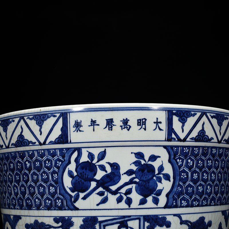 Ming Dynasty Wanli blue and white chess calligraphy and painting scroll vat with figure pattern