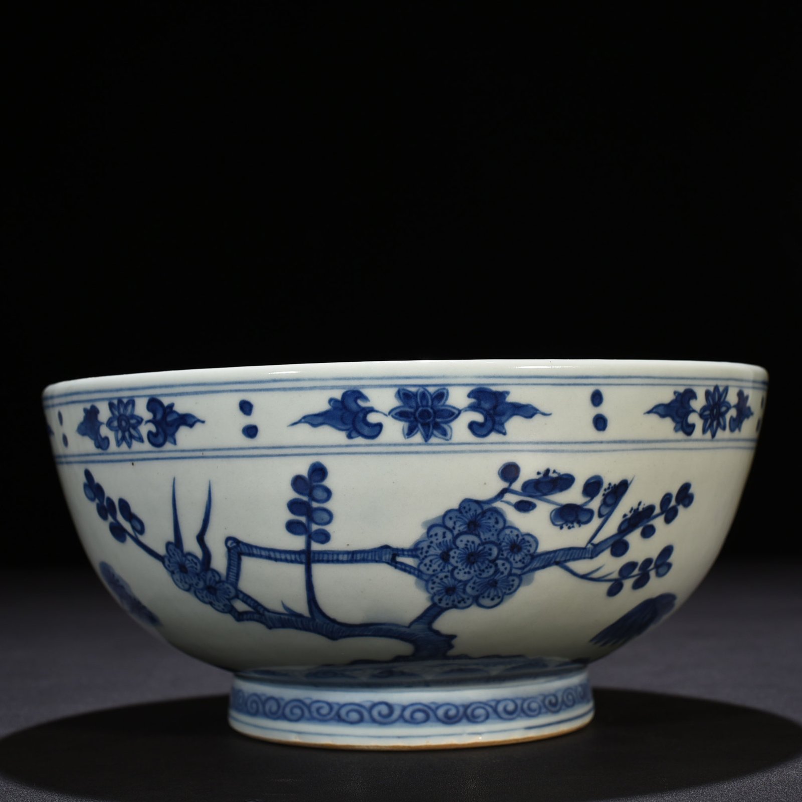 Ming Dynasty Wanli blue and white dragon bowl