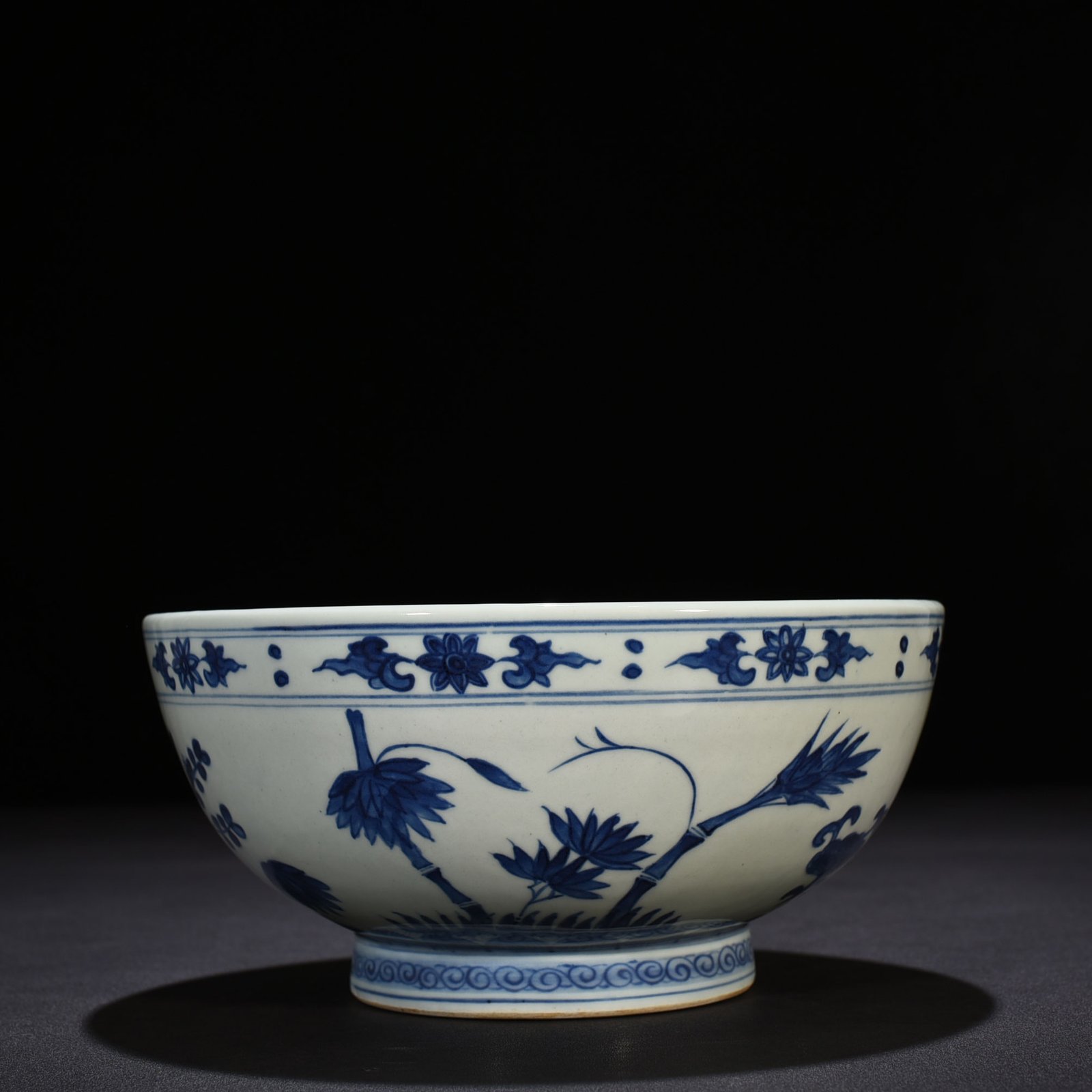Ming Dynasty Wanli blue and white dragon bowl