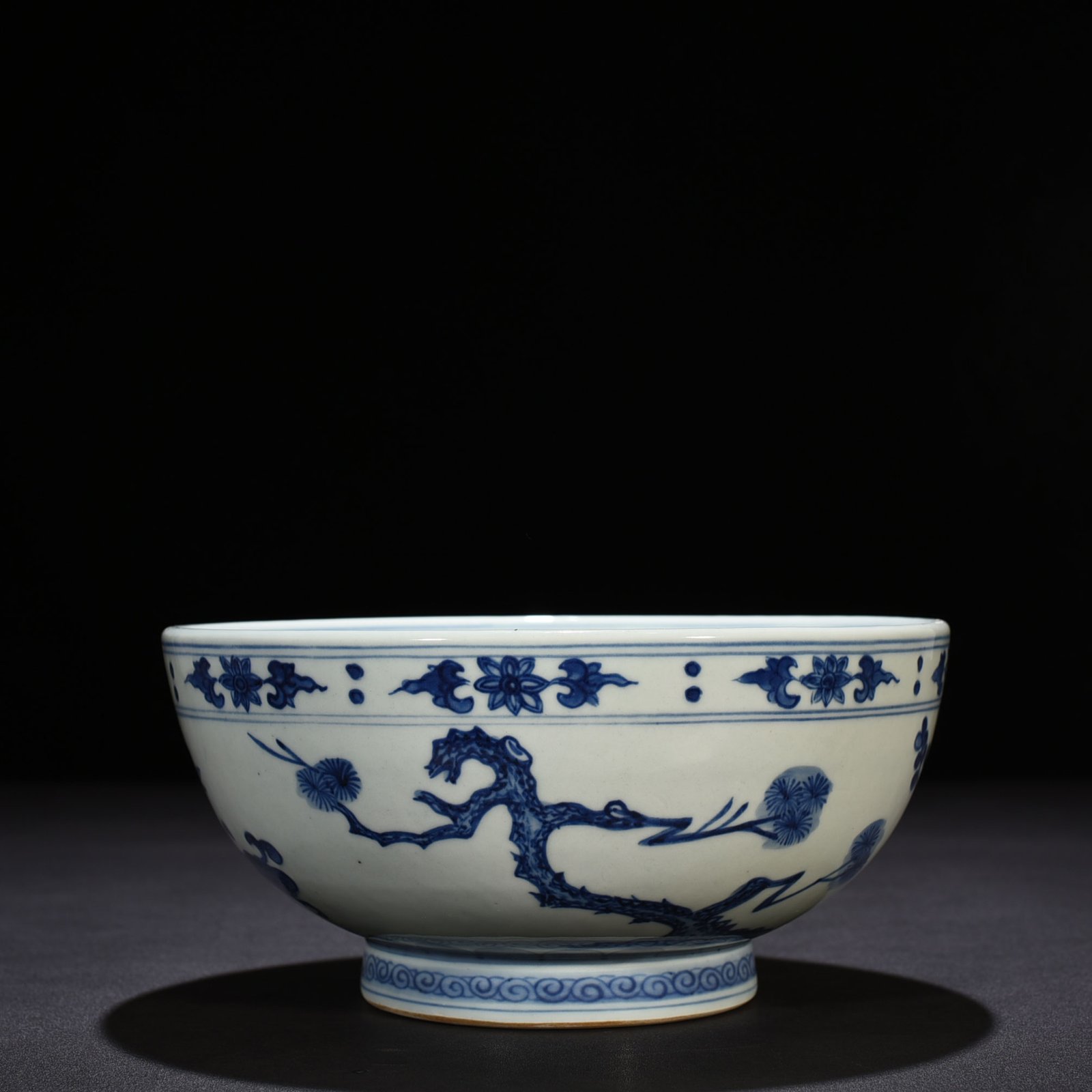 Ming Dynasty Wanli blue and white dragon bowl