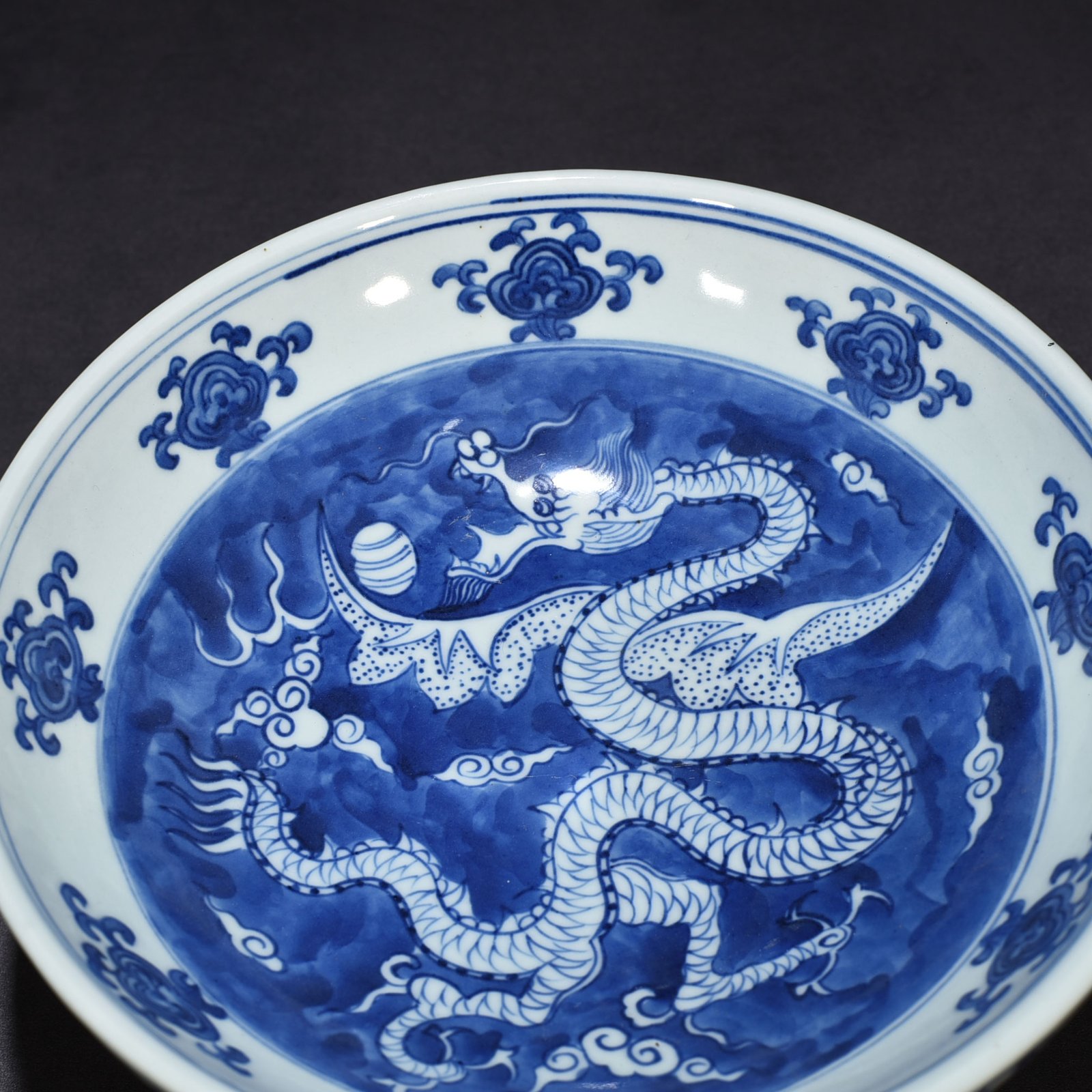 Ming Dynasty Wanli blue and white dragon bowl