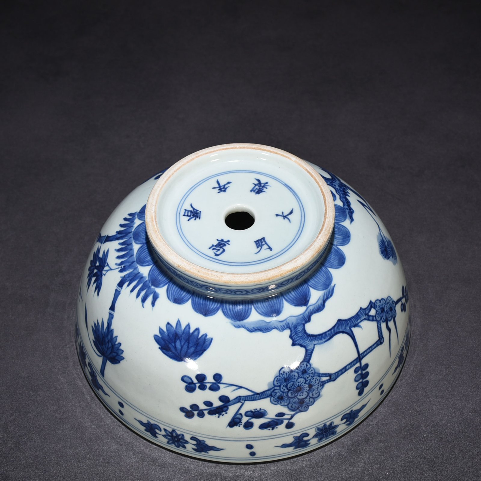 Ming Dynasty Wanli blue and white dragon bowl