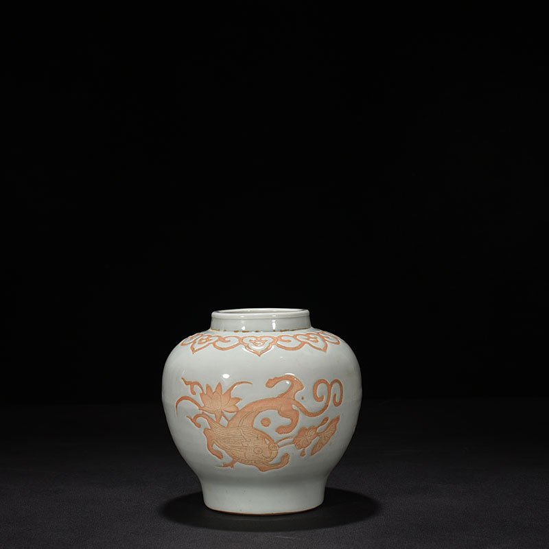 Ming Dynasty Jiajing Wan Fuyou jar with chilong pattern engraved on it