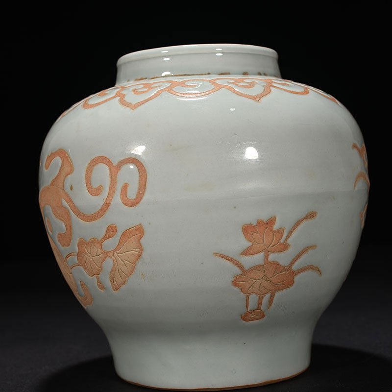 Ming Dynasty Jiajing Wan Fuyou jar with chilong pattern engraved on it