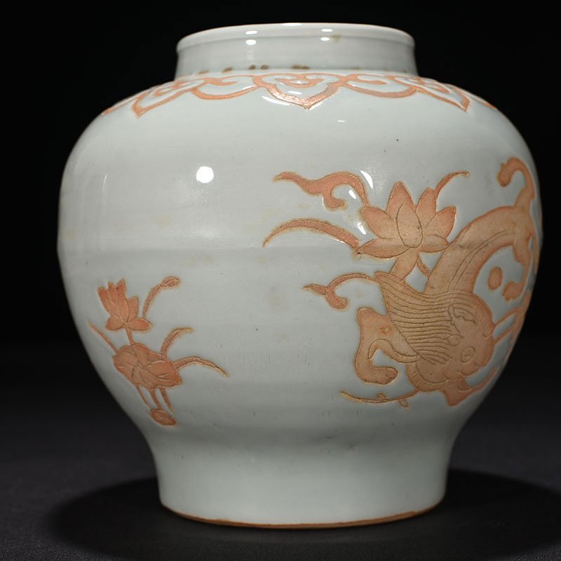 Ming Dynasty Jiajing Wan Fuyou jar with chilong pattern engraved on it